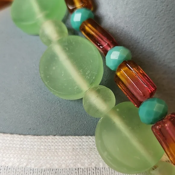 Double strand necklace with signed pendant pin. - Picture 3 of 6